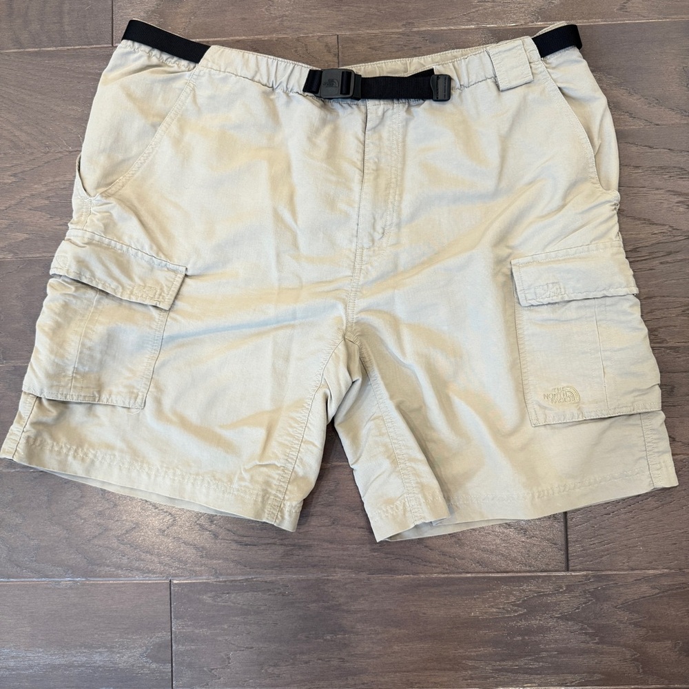 The North Face Men’s XXL Cargo Shorts – Utility Style with Built in Belt